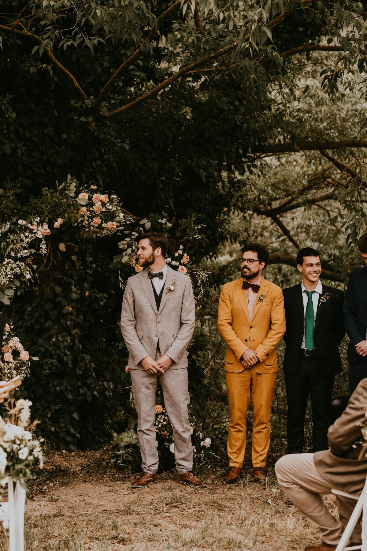 Fotografía romántica de los novios en Can Morei