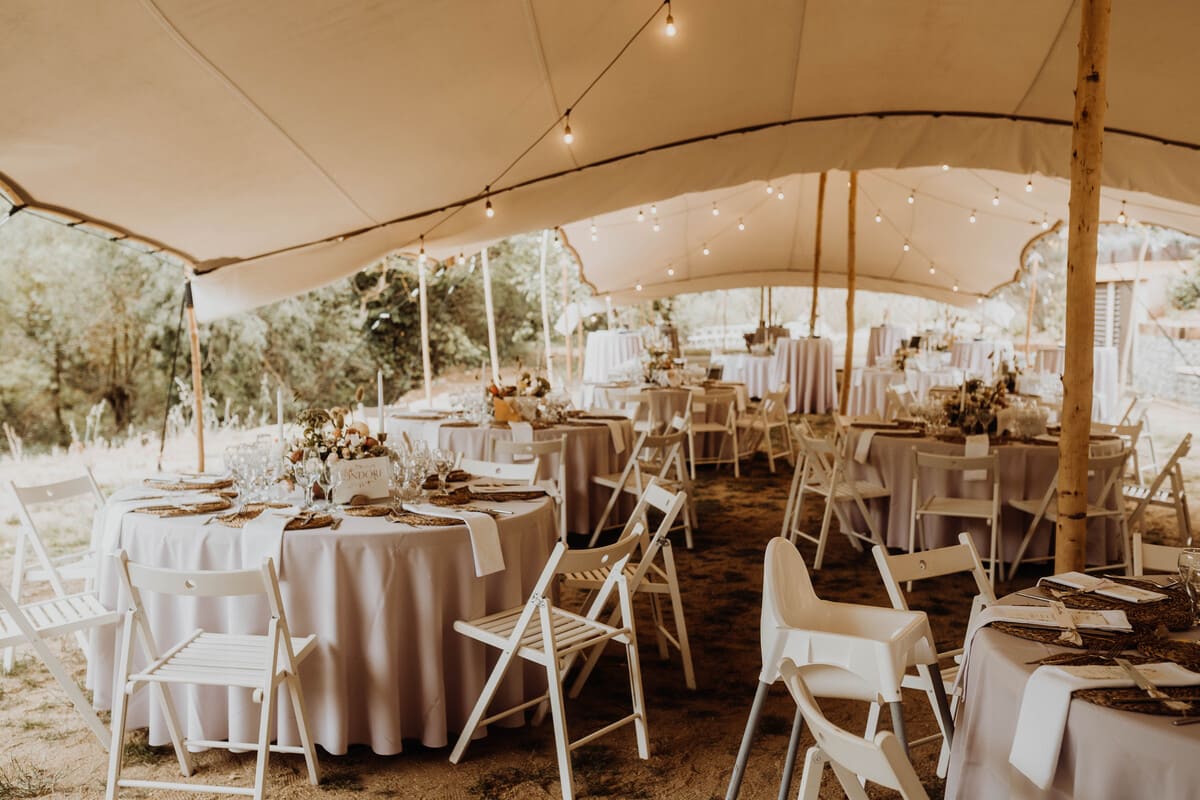 Fotografía espontánea en la destination wedding en Can Morei