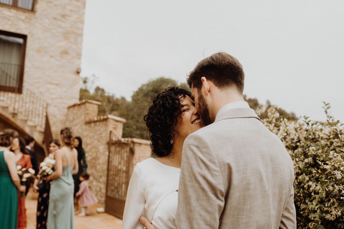 Boda en Can Morei: fotografía de la pareja al atardecer