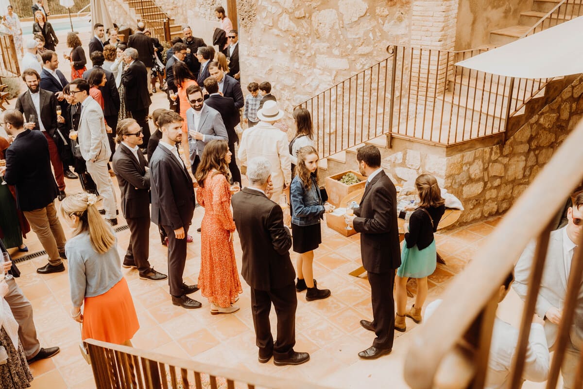 Boda en Can Morei: parejas disfrutando de la fiesta