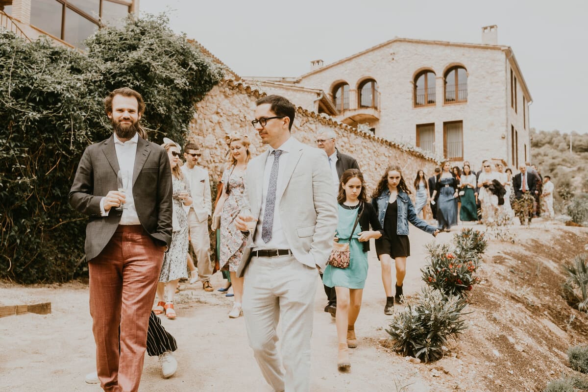 Novios en el altar durante su boda en Can Morei