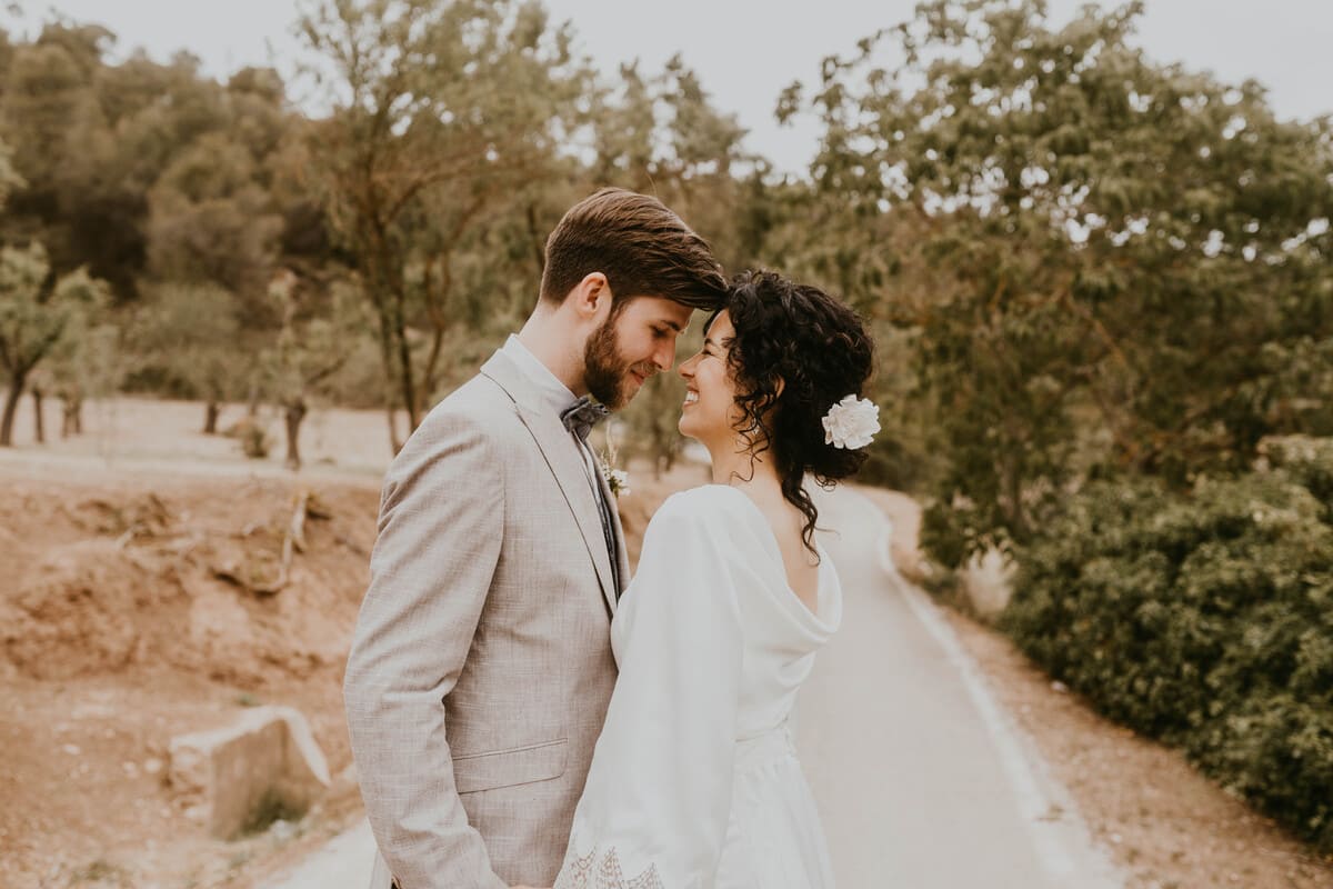 Boda de destino en Can Morei: brindis y celebración