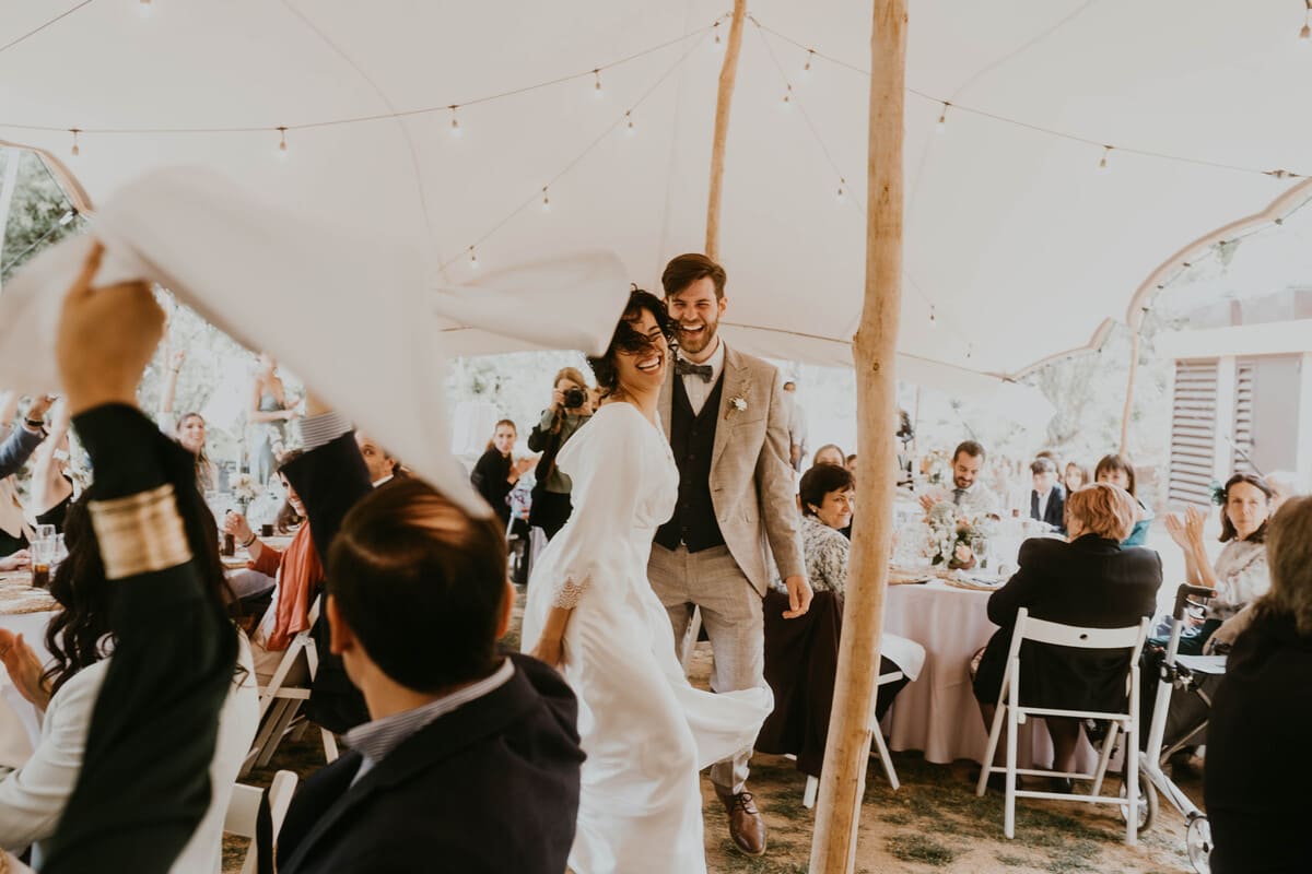 Boda en Can Morei: novios en la terraza del hotel