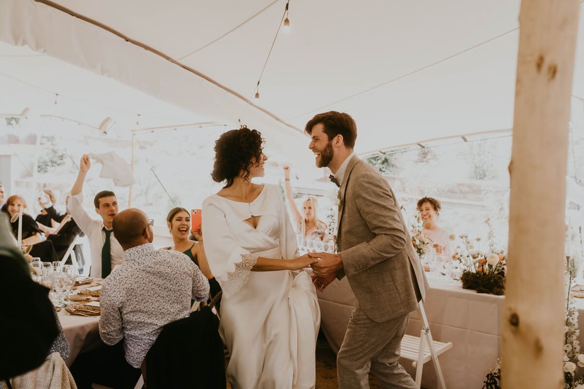 Boda en Can Morei: ceremonia con los novios en el altar