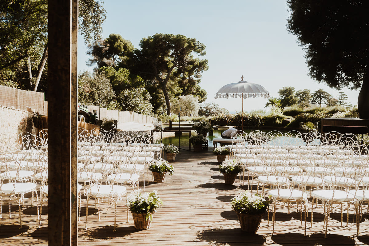 Ceremonia de boda al aire libre en La Finka 4.1 con los viñedos de fondo